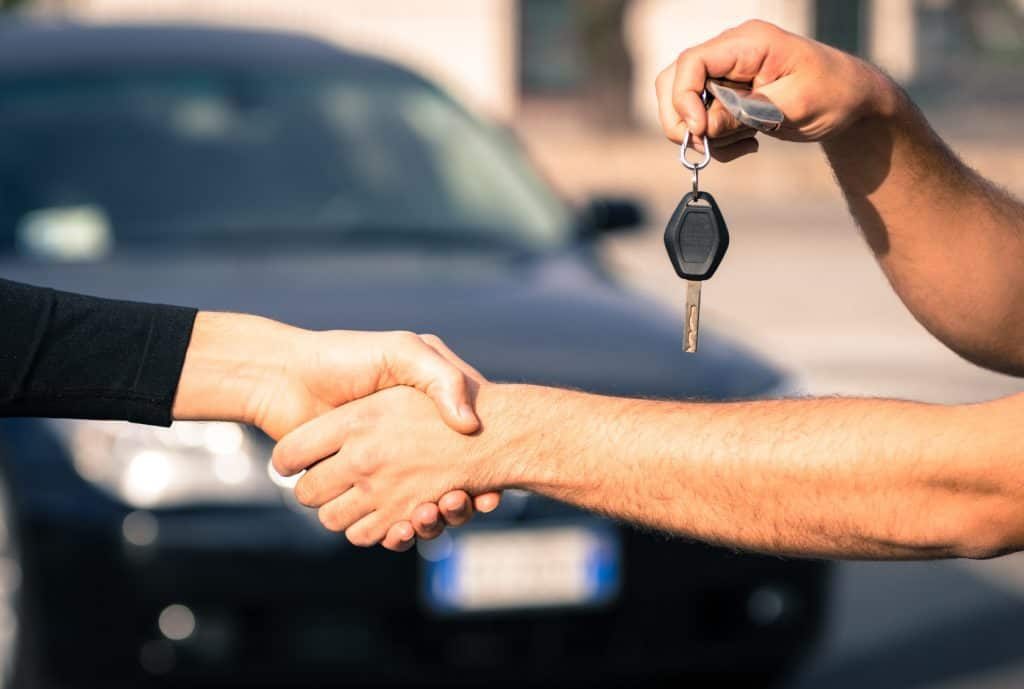 Can You Trade In a Leased Car Early to Buy Another Car From a Different Dealership